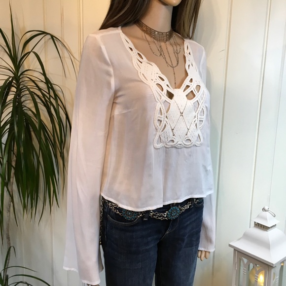 EMBROIDERED CHEST DESIGN SLIGHT BELL SLEEVE - Picture 4 of 7